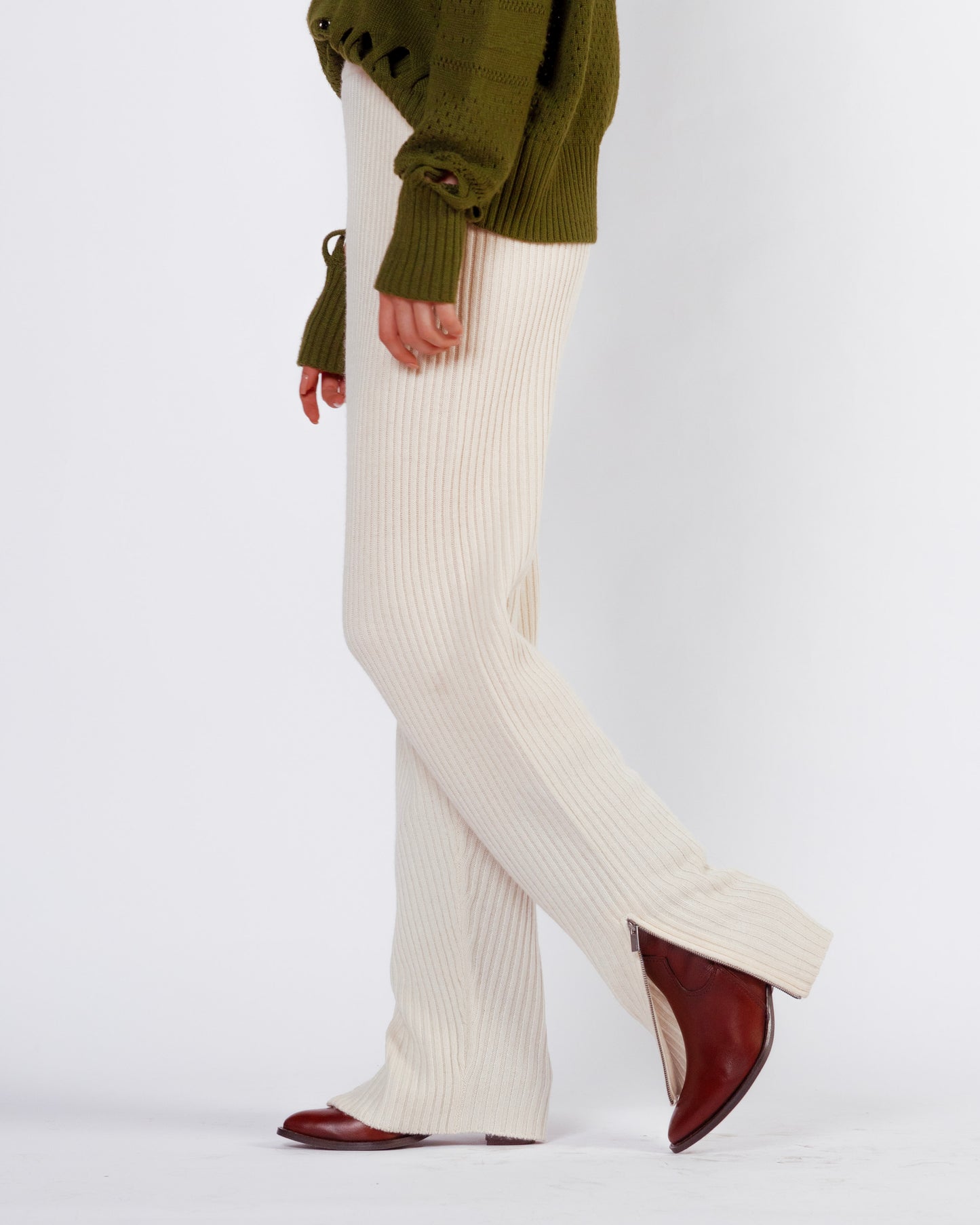 Off-white knit pants
